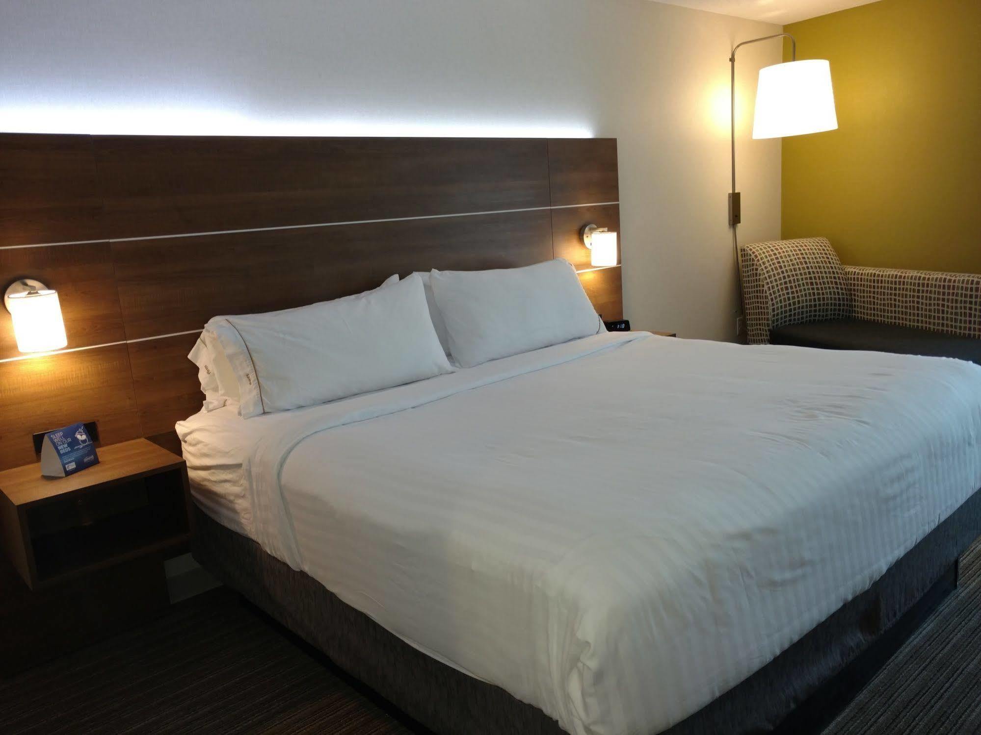 Holiday Inn Express Hotel & Suites Providence-Woonsocket By Ihg Eksteriør bilde