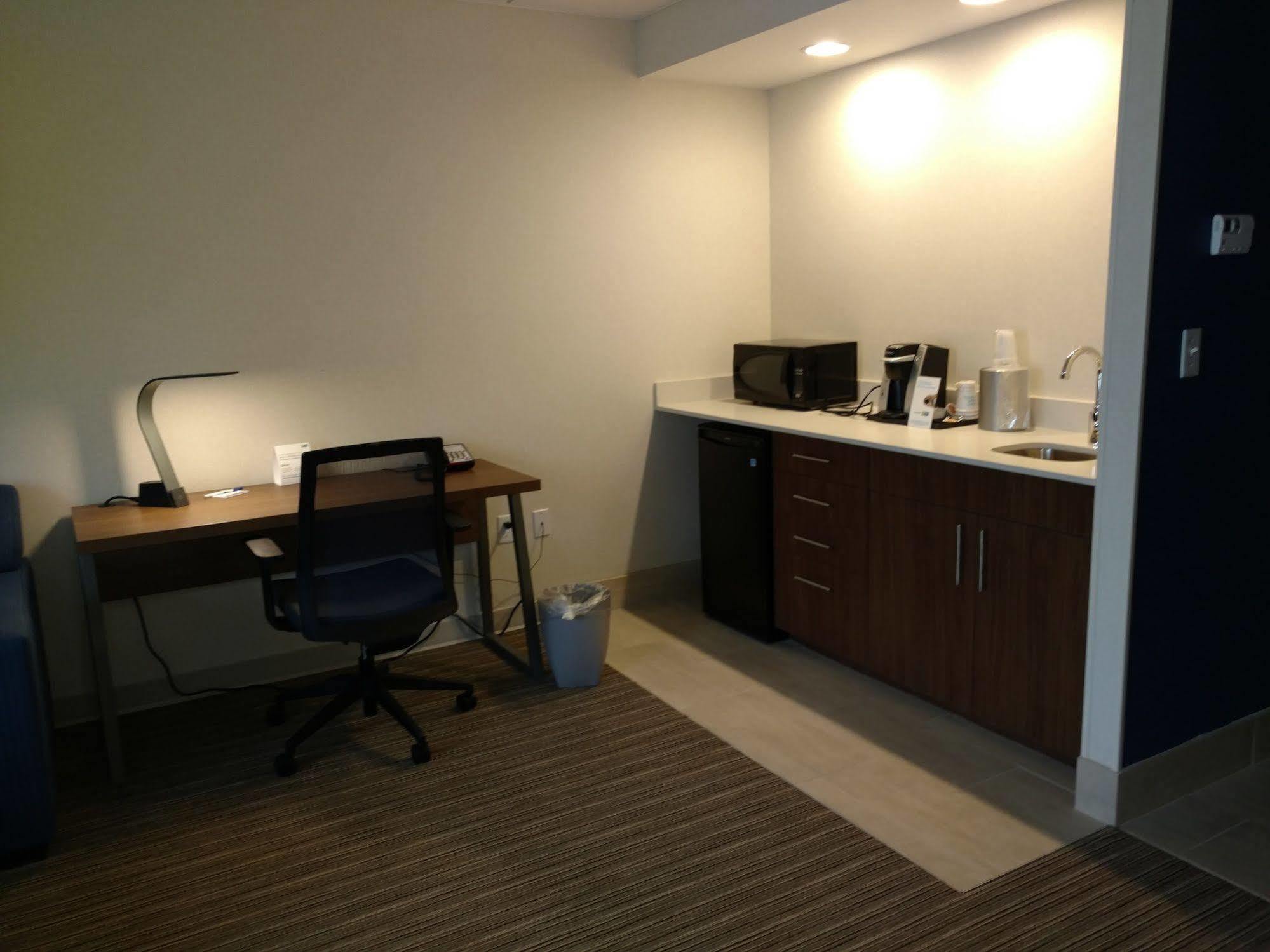 Holiday Inn Express Hotel & Suites Providence-Woonsocket By Ihg Eksteriør bilde